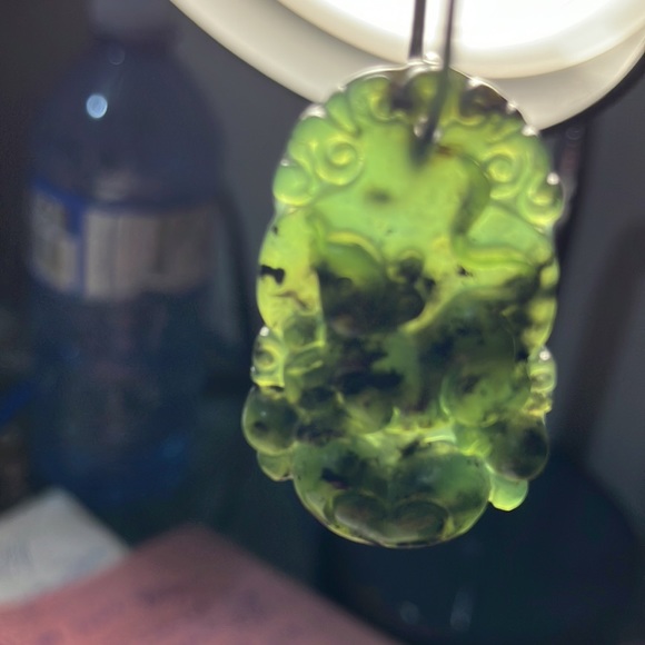 Dark green Burma jade pendant - Picture 5 of 6
